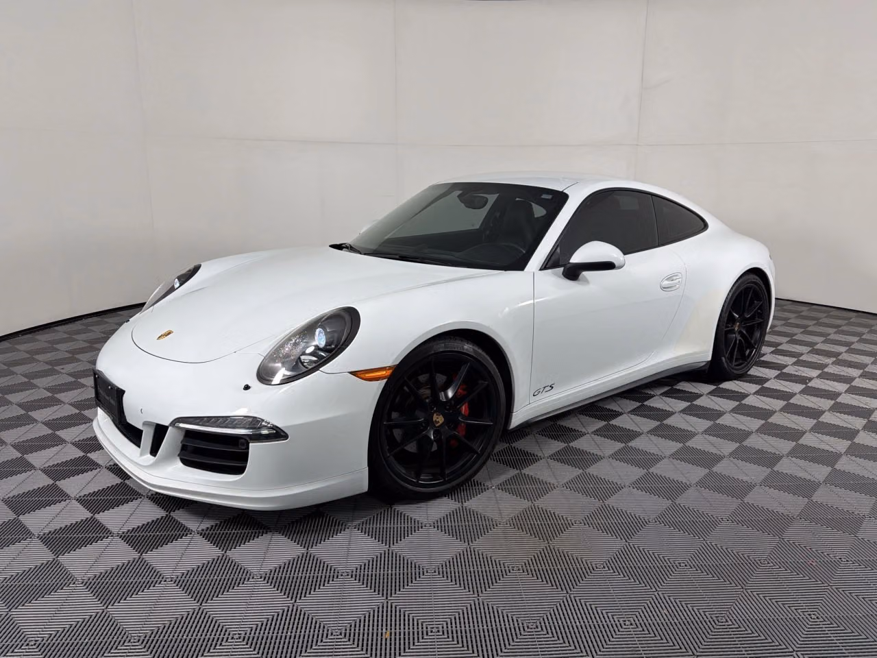 
           
        2015 Porsche 911