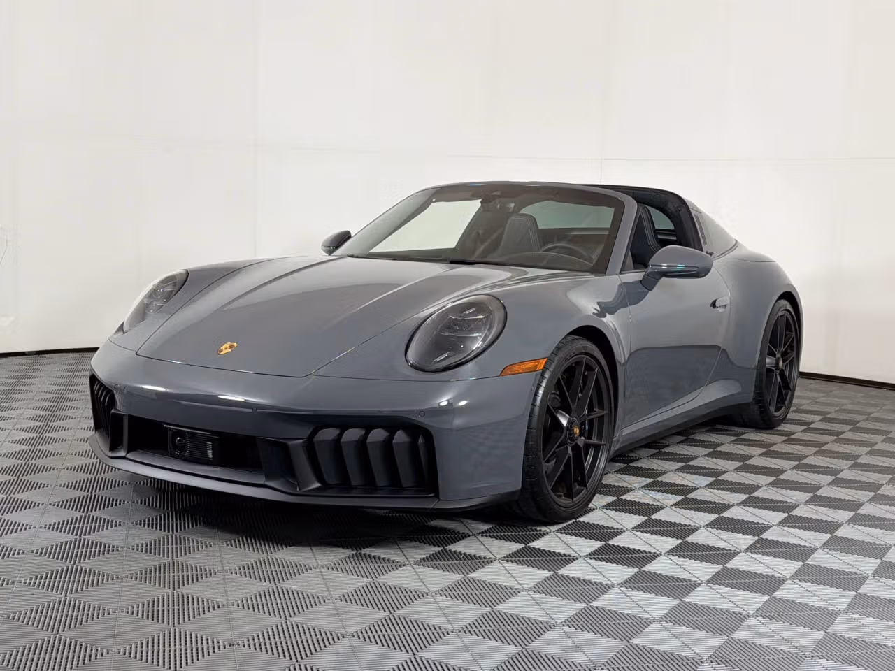 
           
        2025 Porsche 911