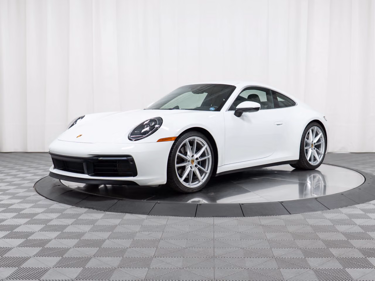 
           
        2024 Porsche 911