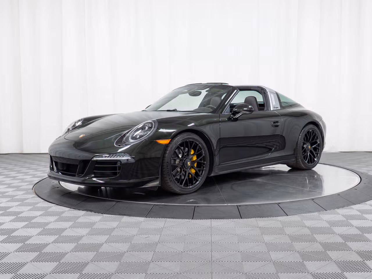 
           
        2016 Porsche 911