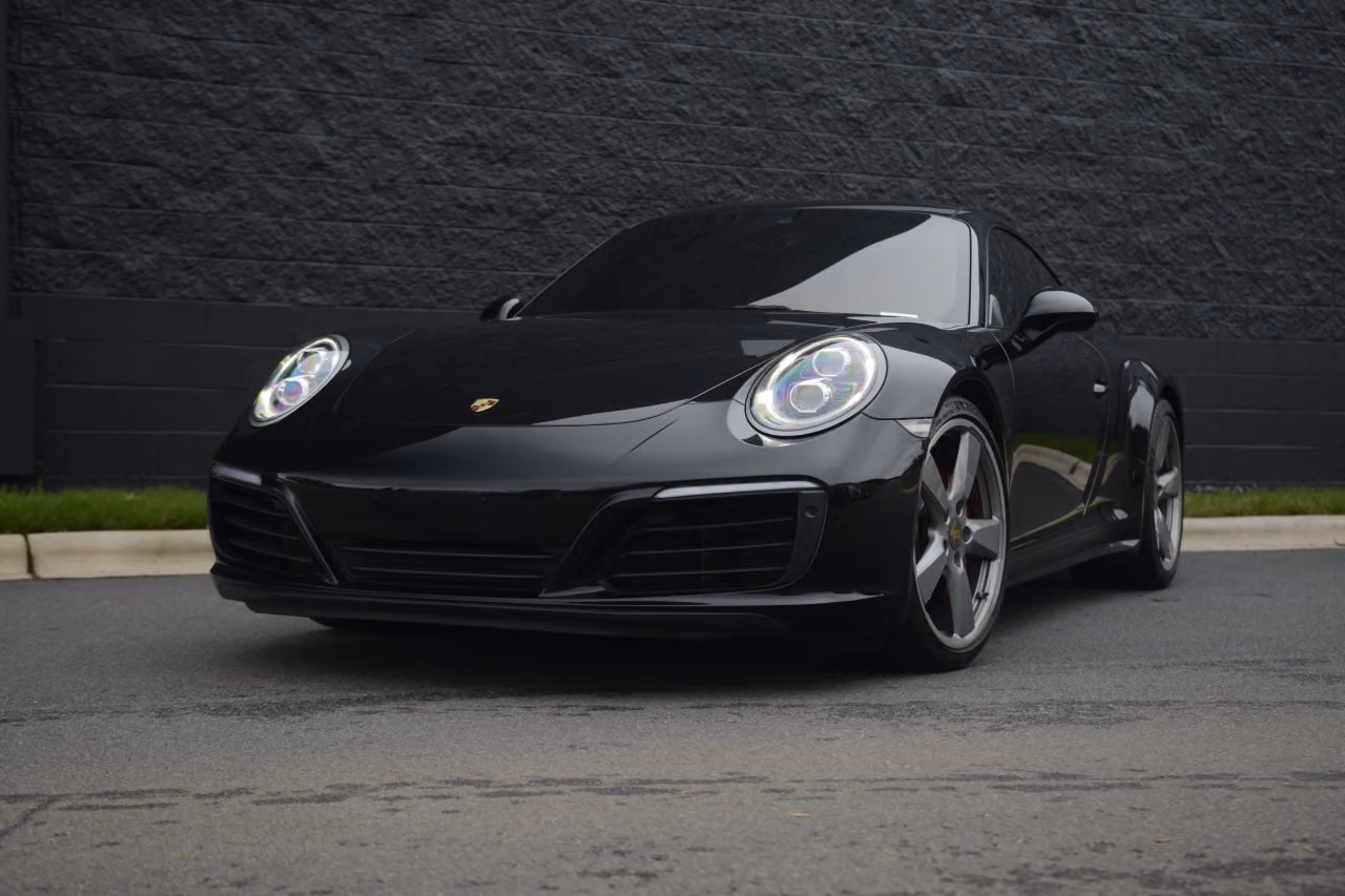 
           
        2018 Porsche 911