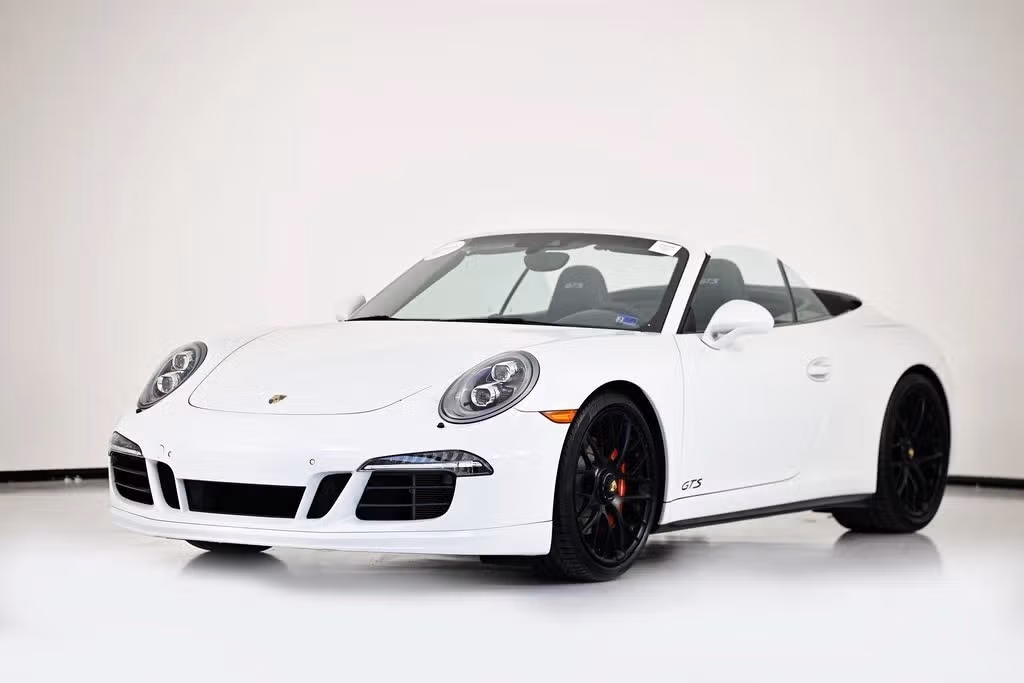 
           
        2015 Porsche 911