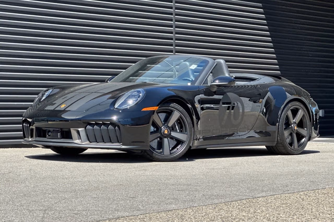 
           New 
        2026 Porsche 911