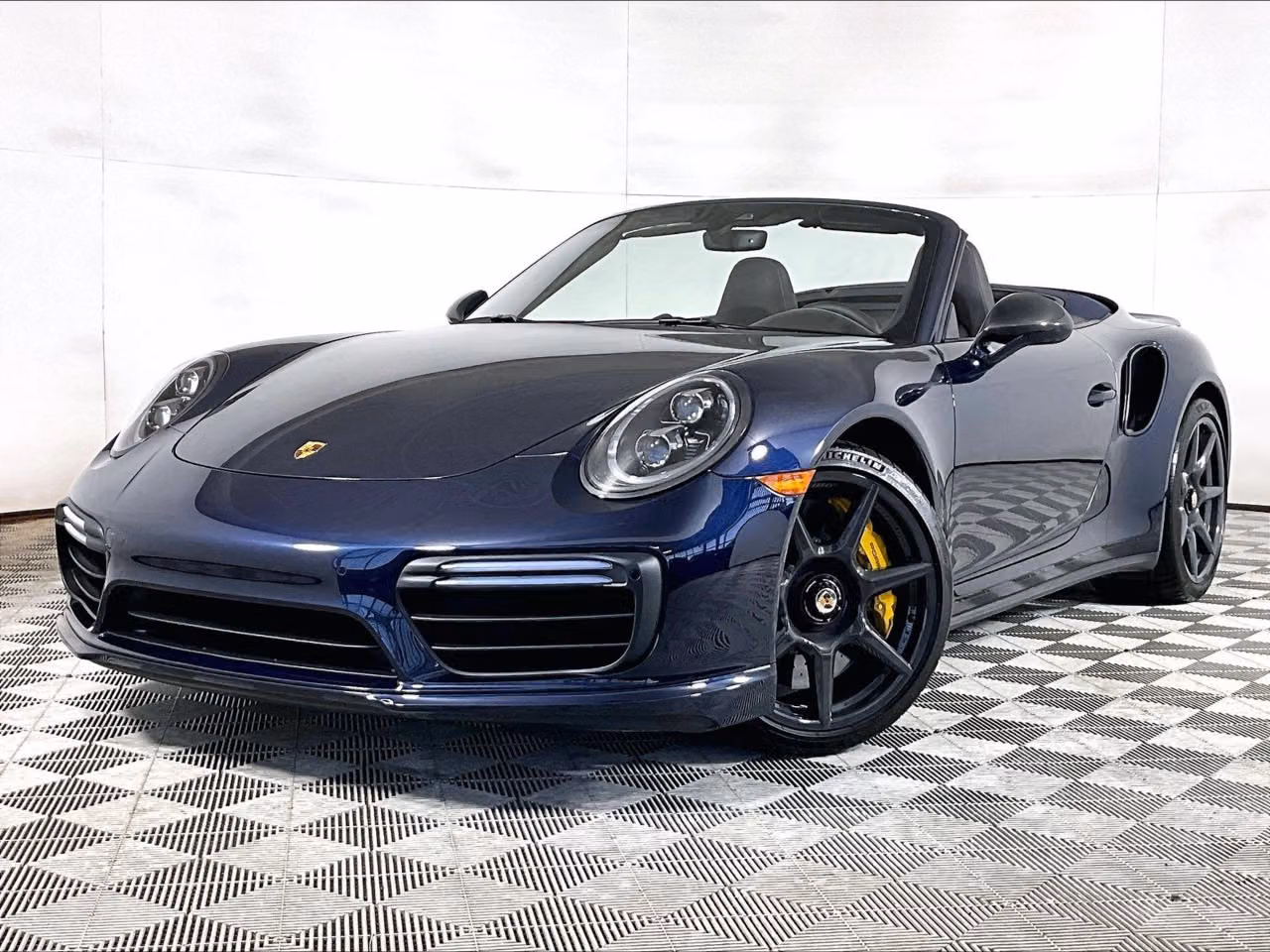 
           
        2019 Porsche 911