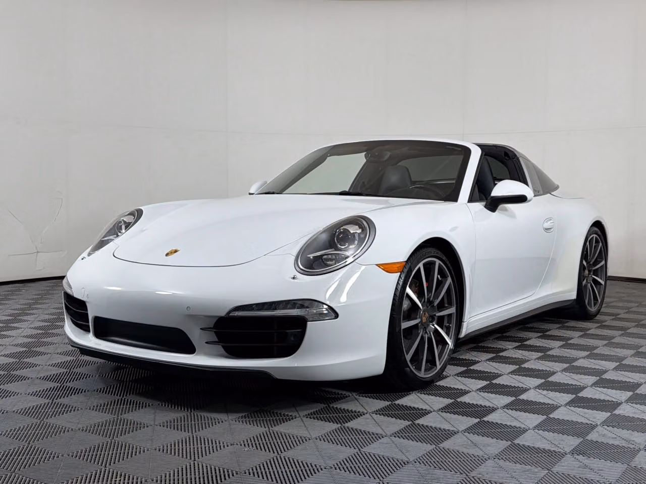 
           
        2014 Porsche 911