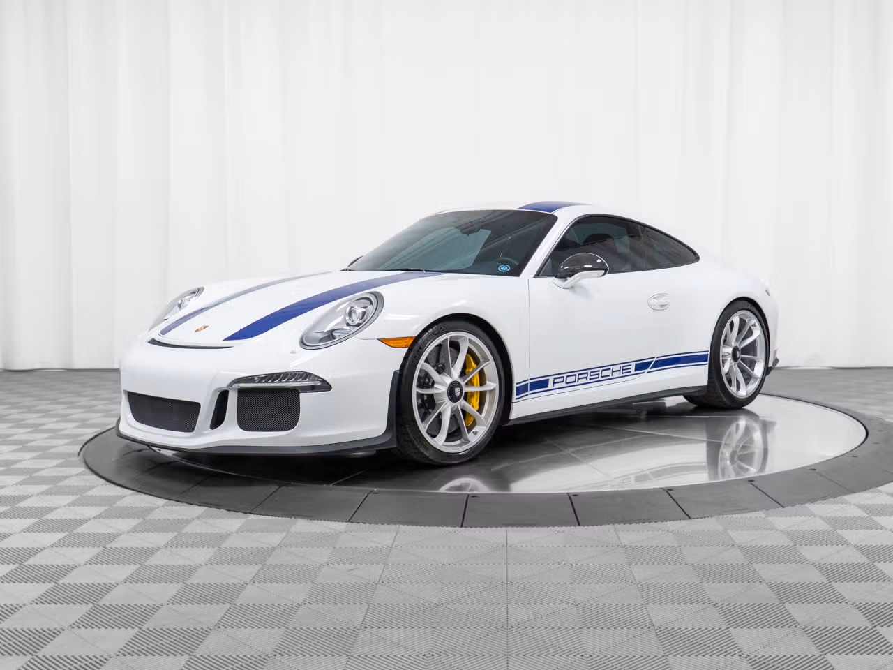 
           
        2016 Porsche 911