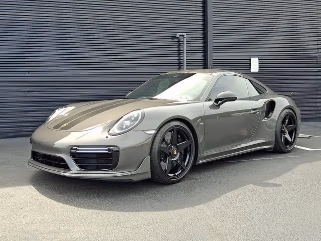 
           
        2018 Porsche 911