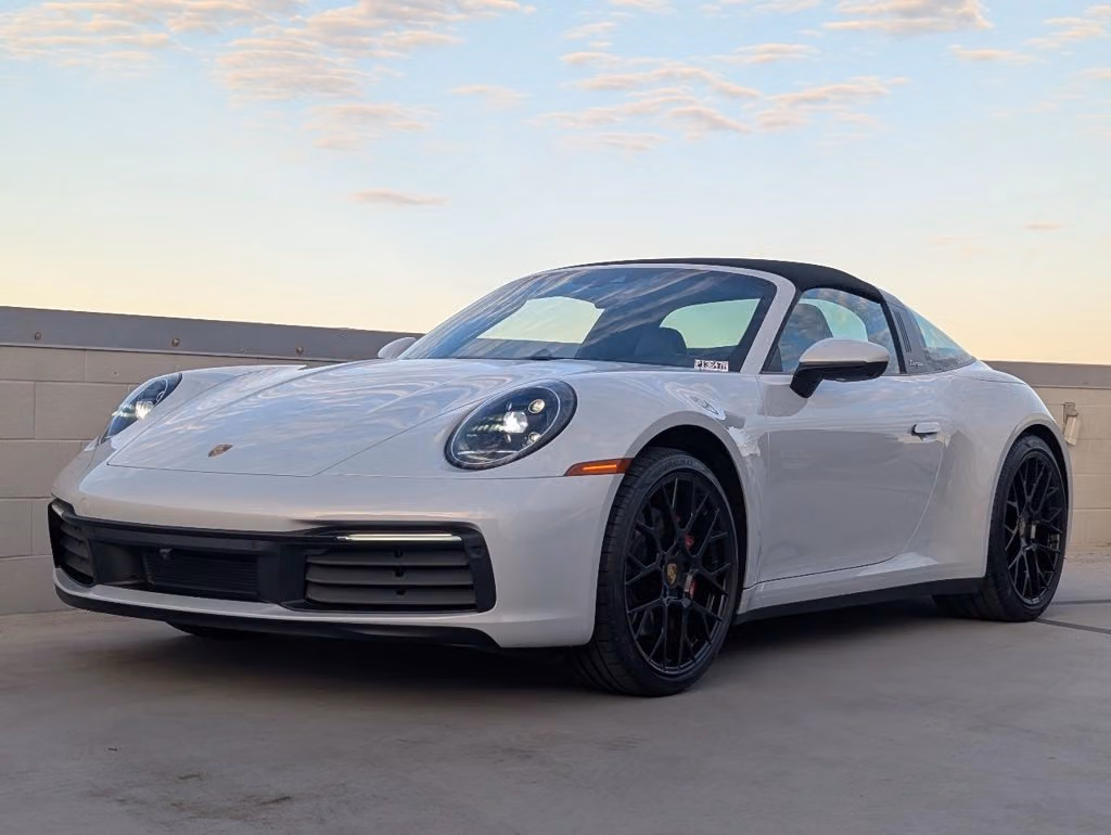 
           
        2024 Porsche 911