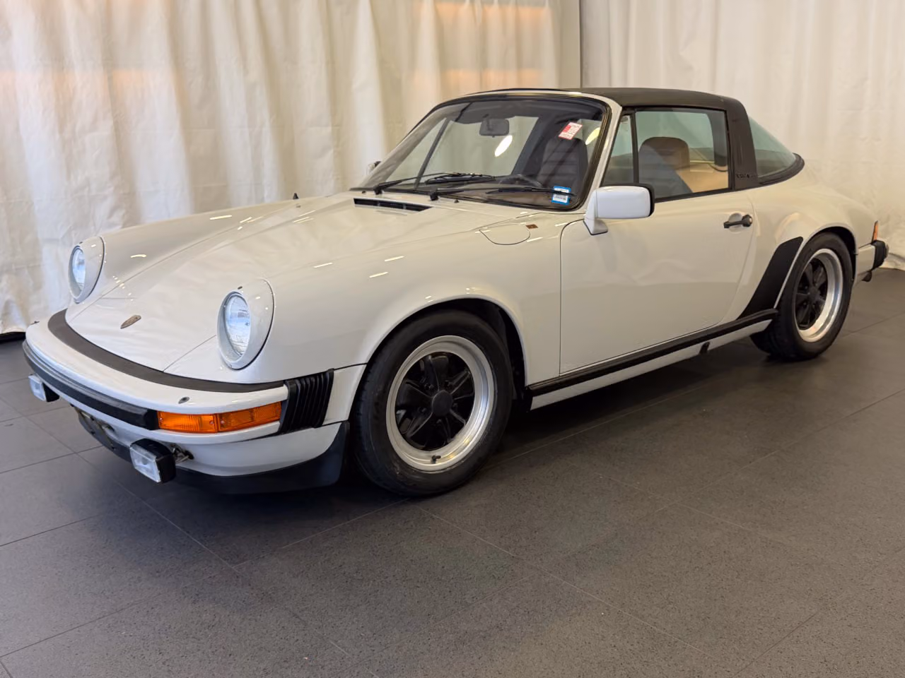
           
        1982 Porsche 911