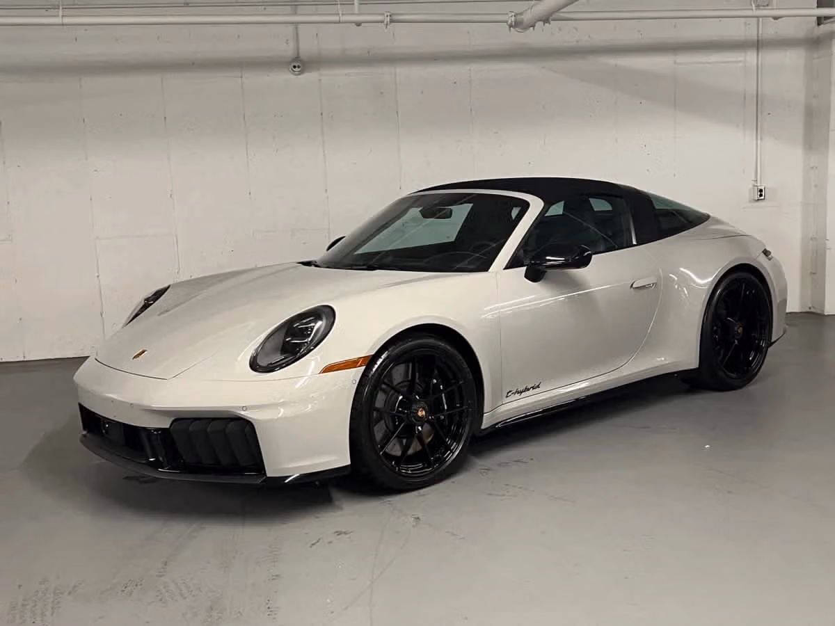 
           
        2025 Porsche 911