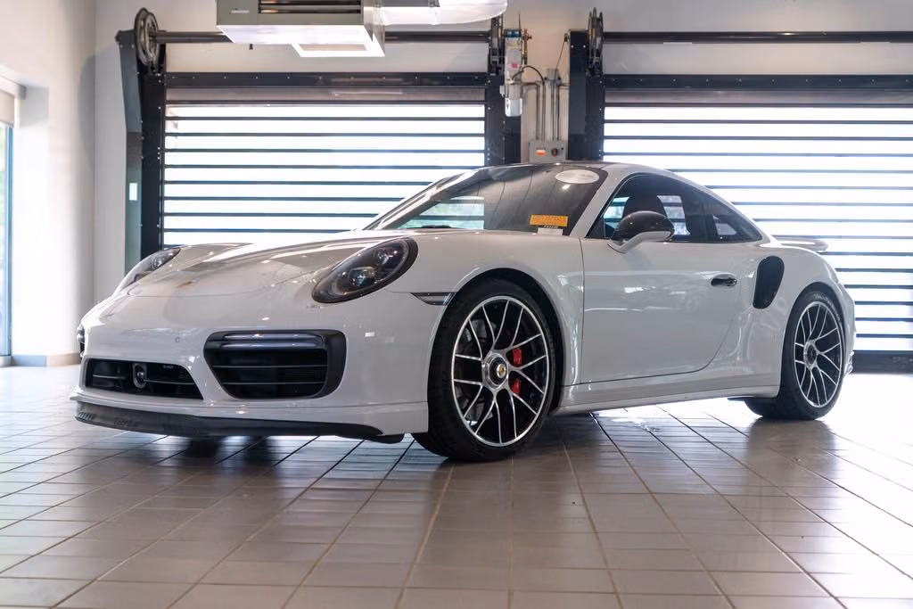 
           
        2018 Porsche 911