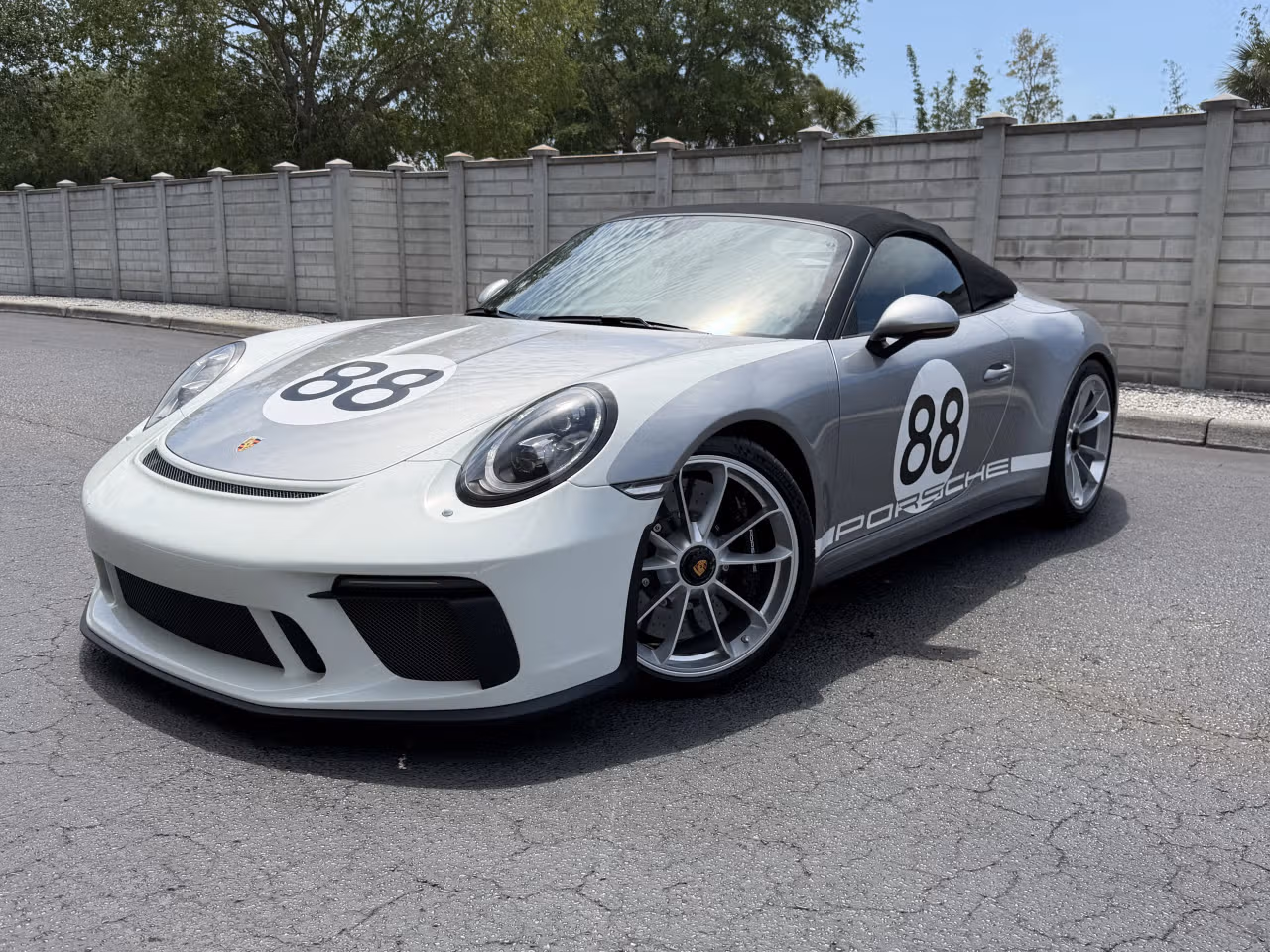 
           
        2019 Porsche 911