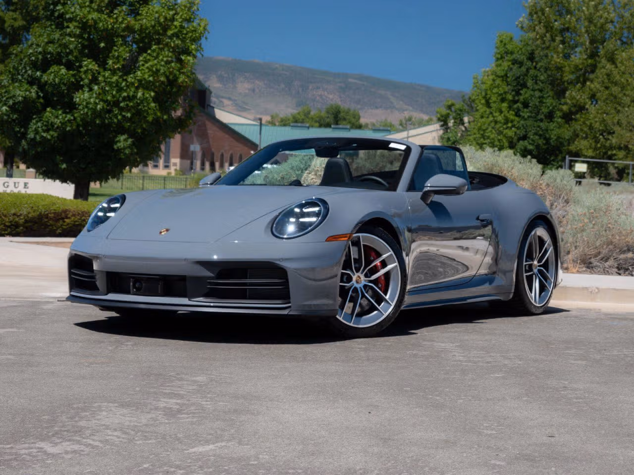
           New 
        2026 Porsche 911