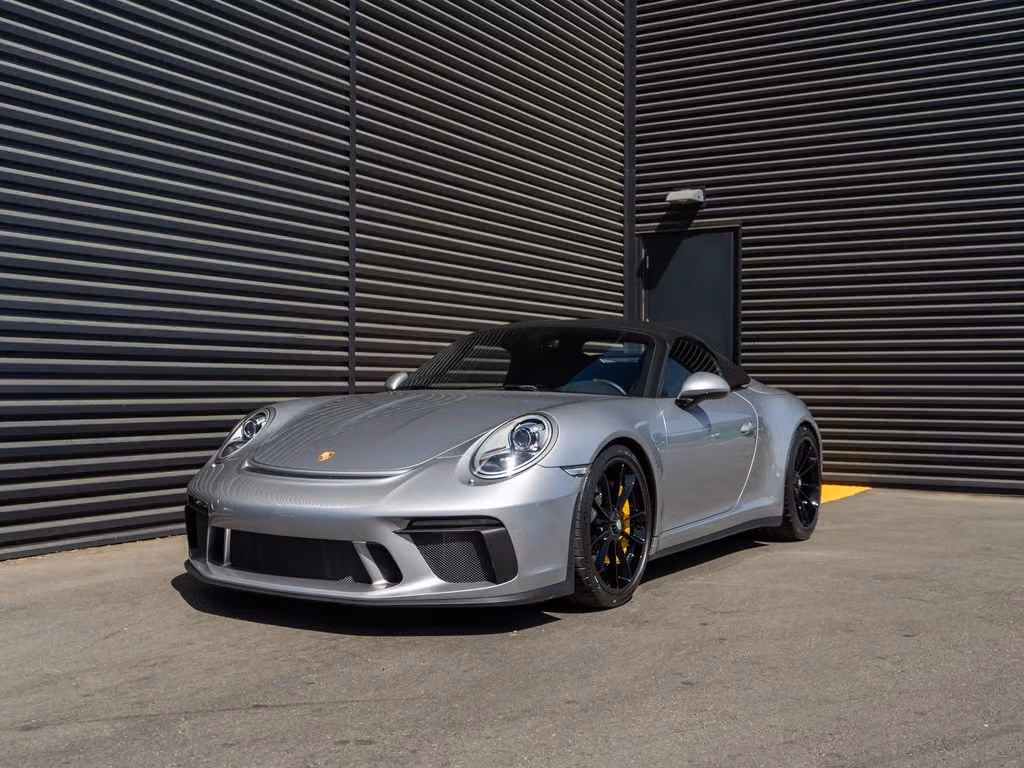 
           
        2019 Porsche 911
