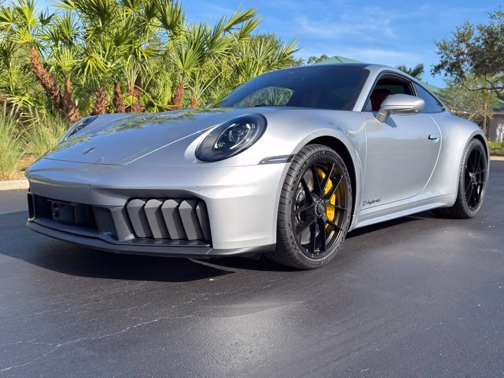 
           
        2025 Porsche 911