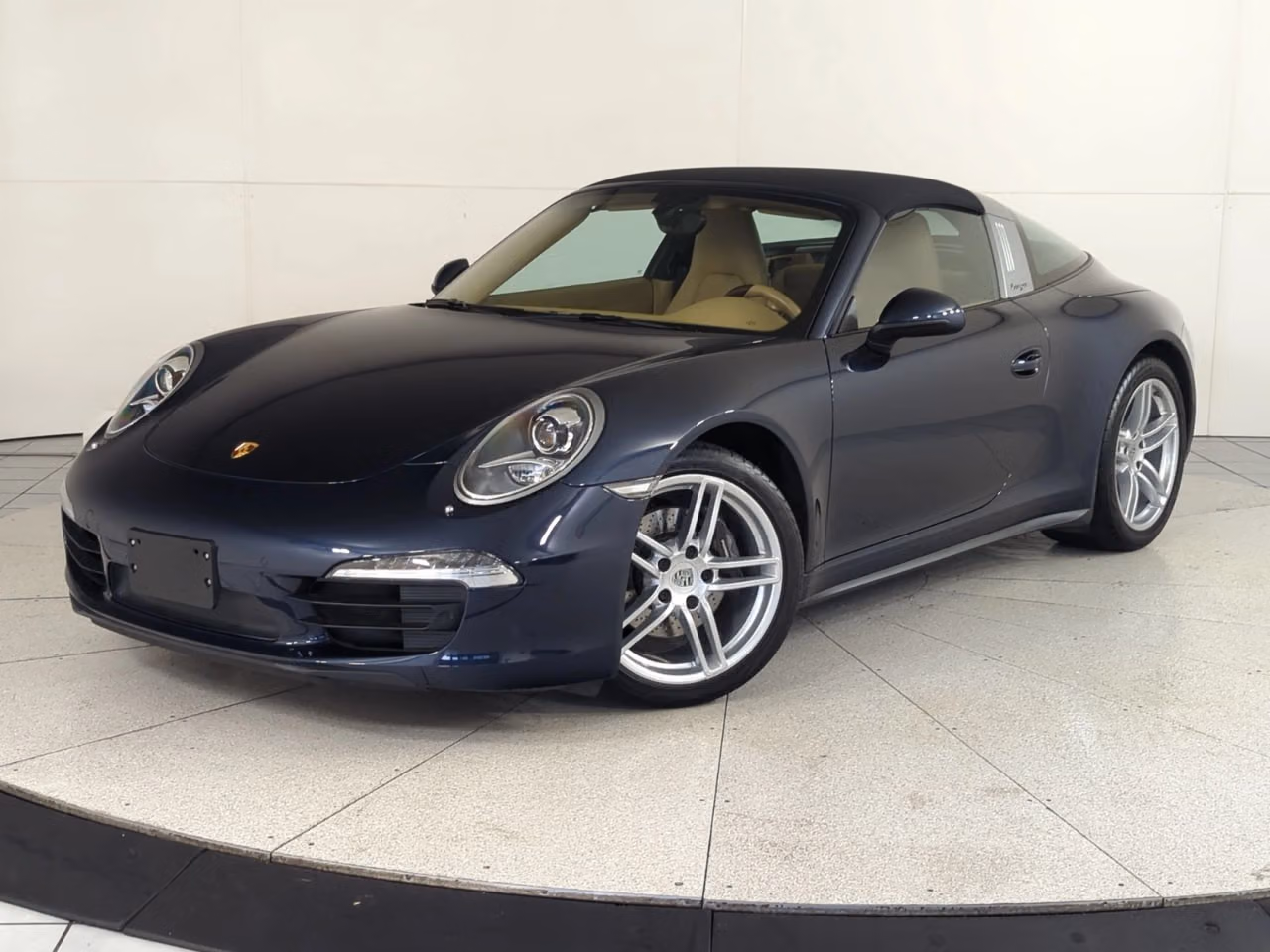 
           
        2016 Porsche 911