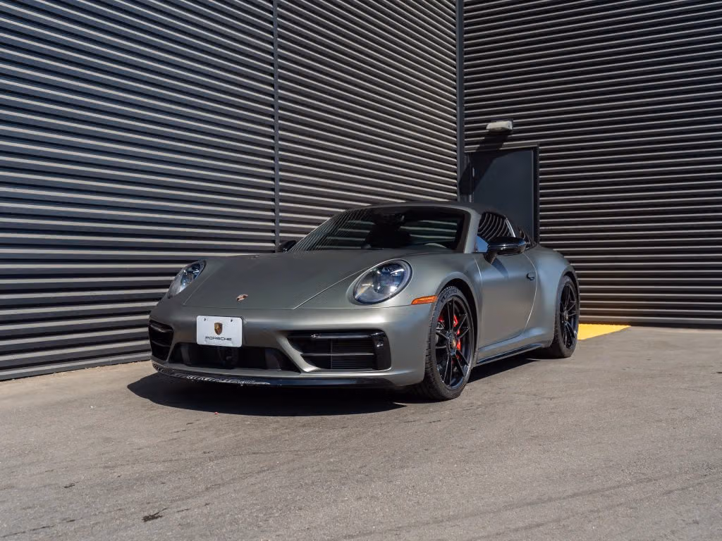 
           
        2022 Porsche 911