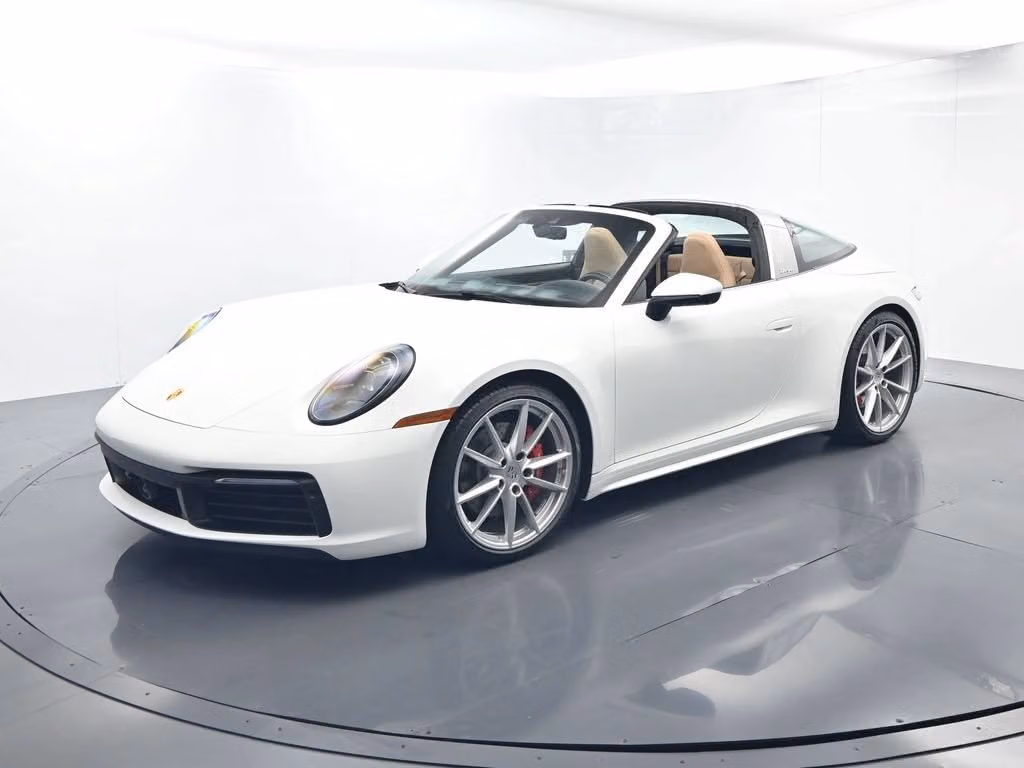 
           
        2021 Porsche 911