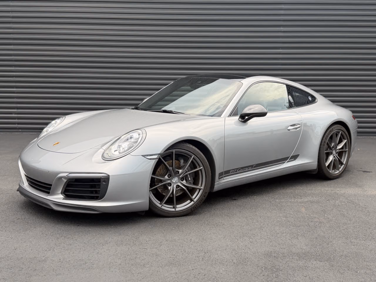 
           
        2018 Porsche 911