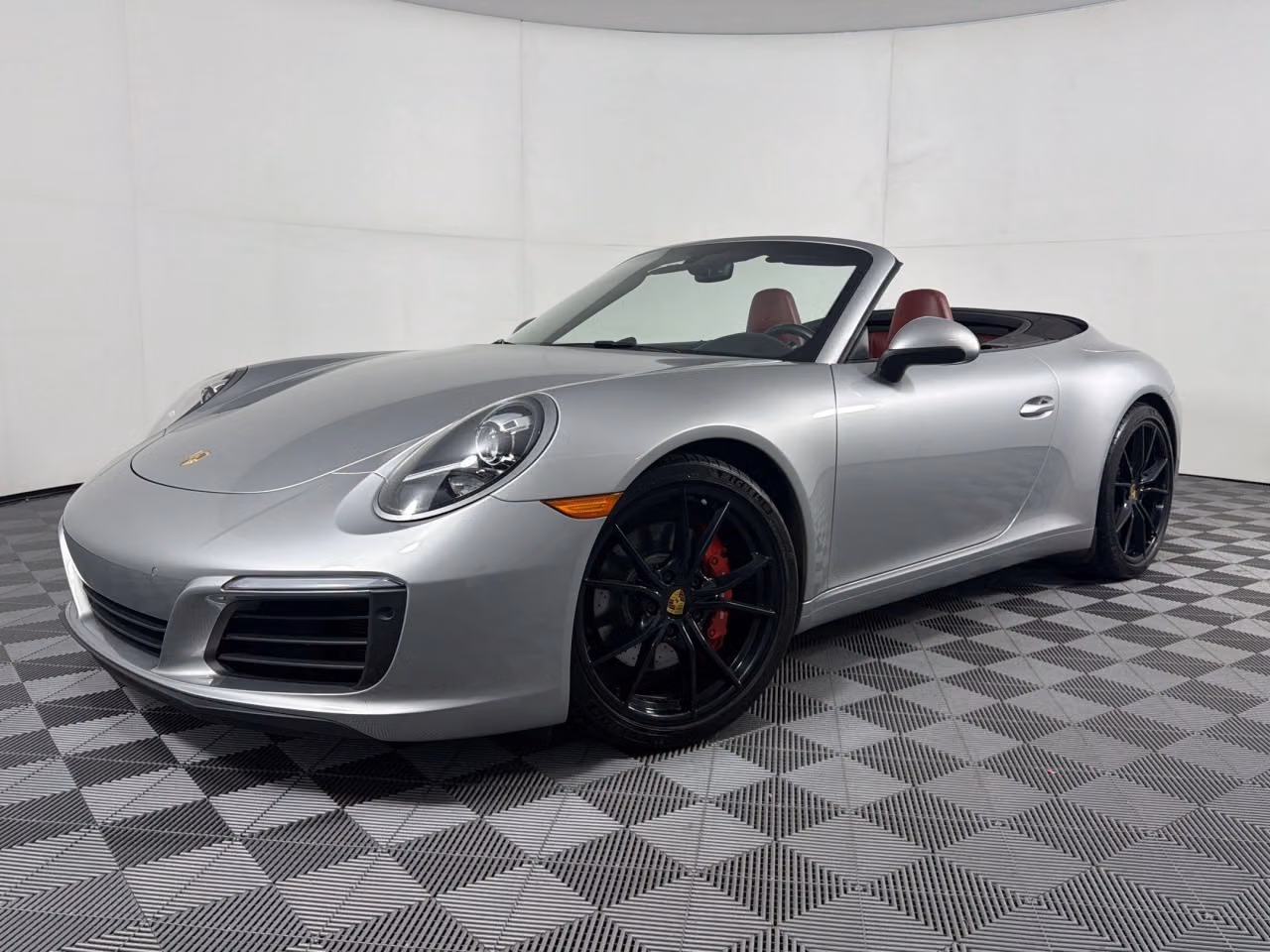 
           
        2019 Porsche 911