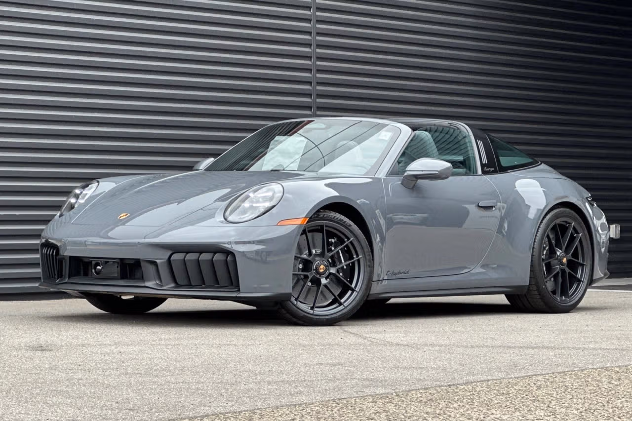 
           New 
        2026 Porsche 911
