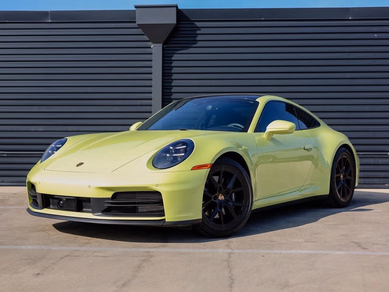
           
        2025 Porsche 911