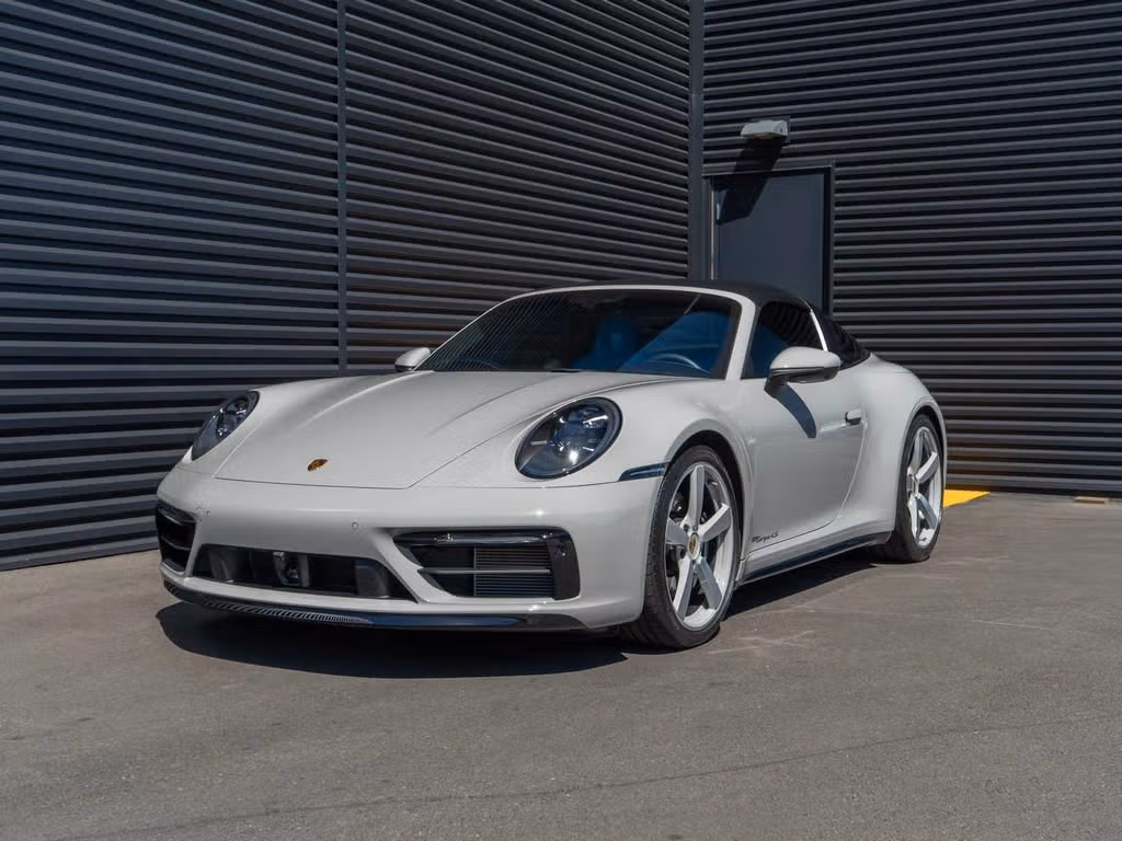 
           
        2024 Porsche 911