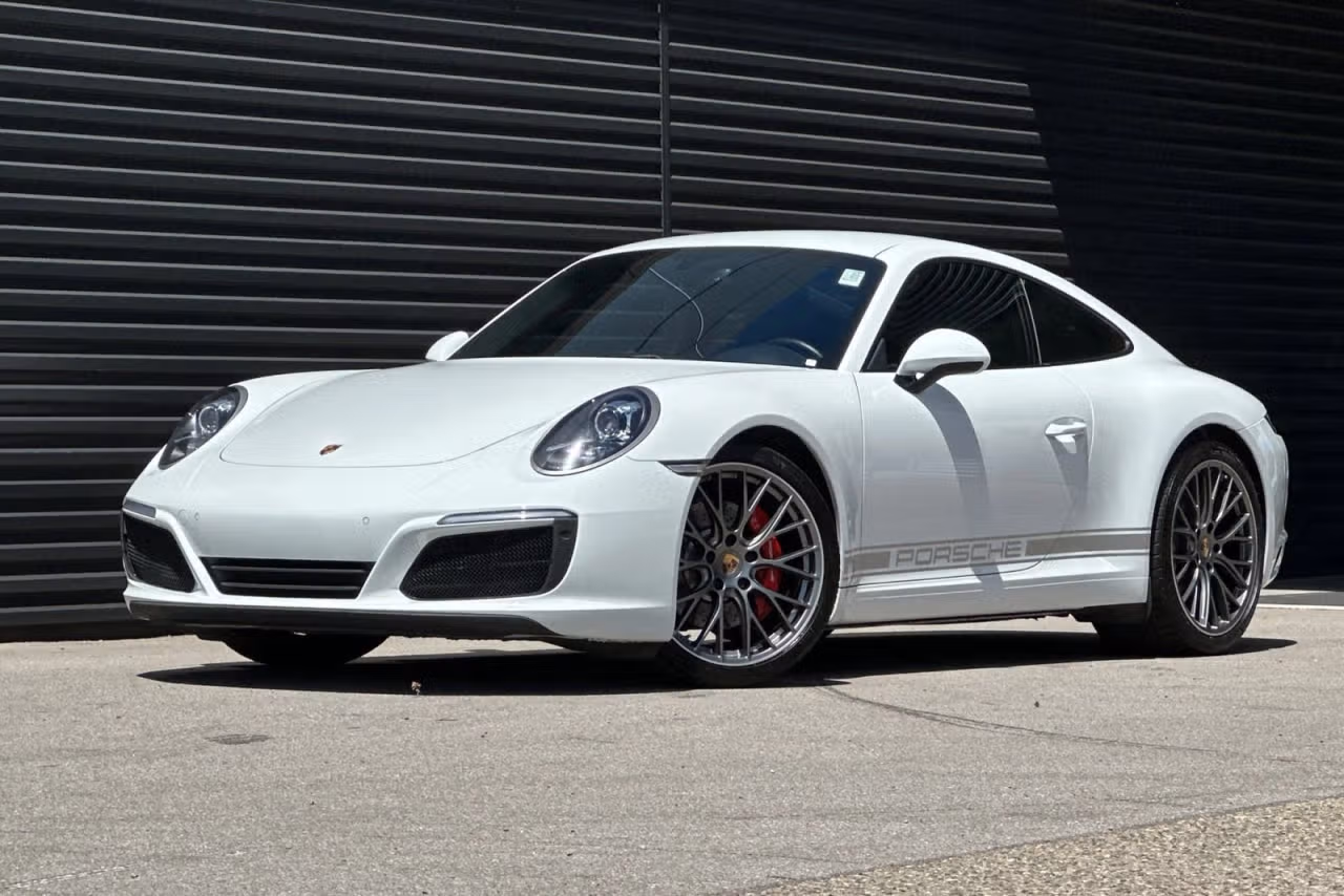
           
        2018 Porsche 911