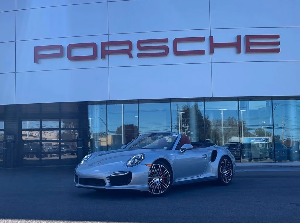 
           
        2015 Porsche 911