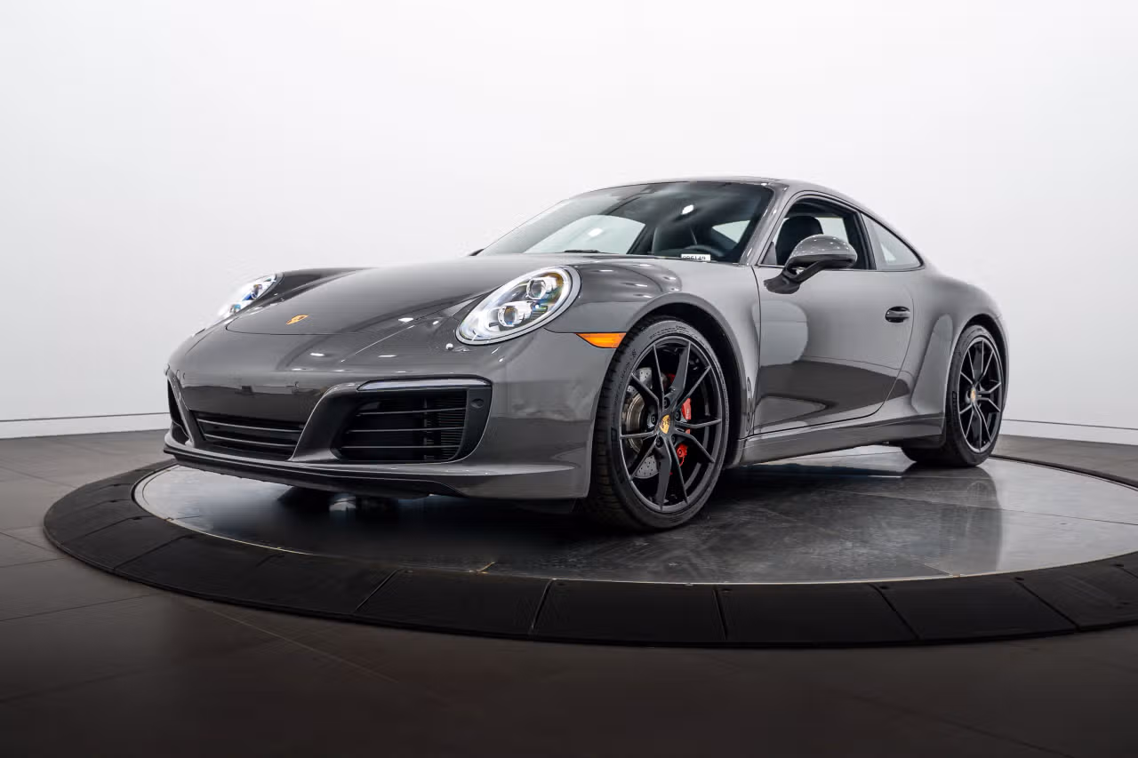 
           
        2017 Porsche 911