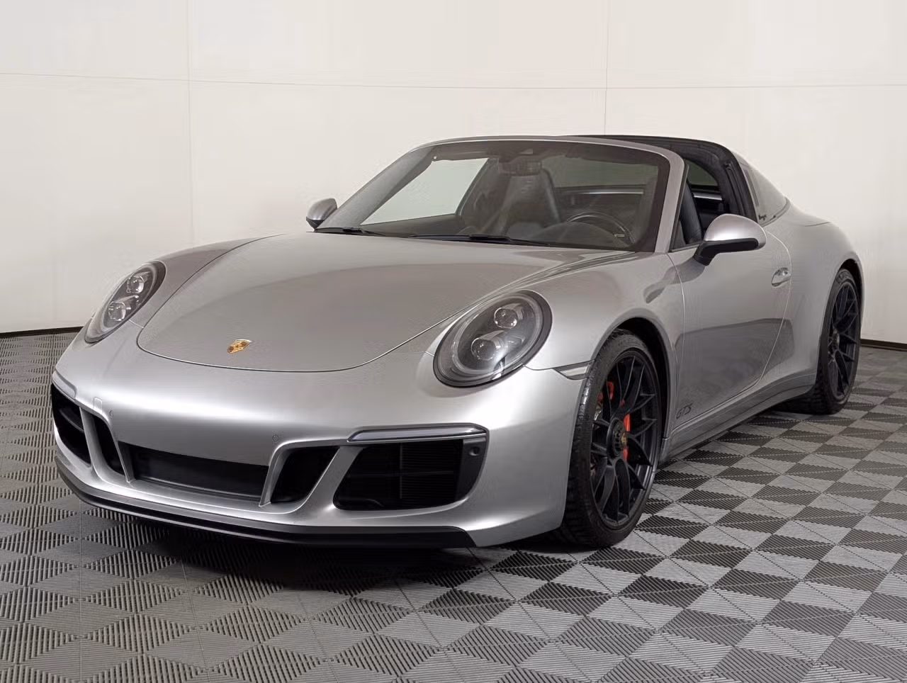 
           
        2019 Porsche 911
