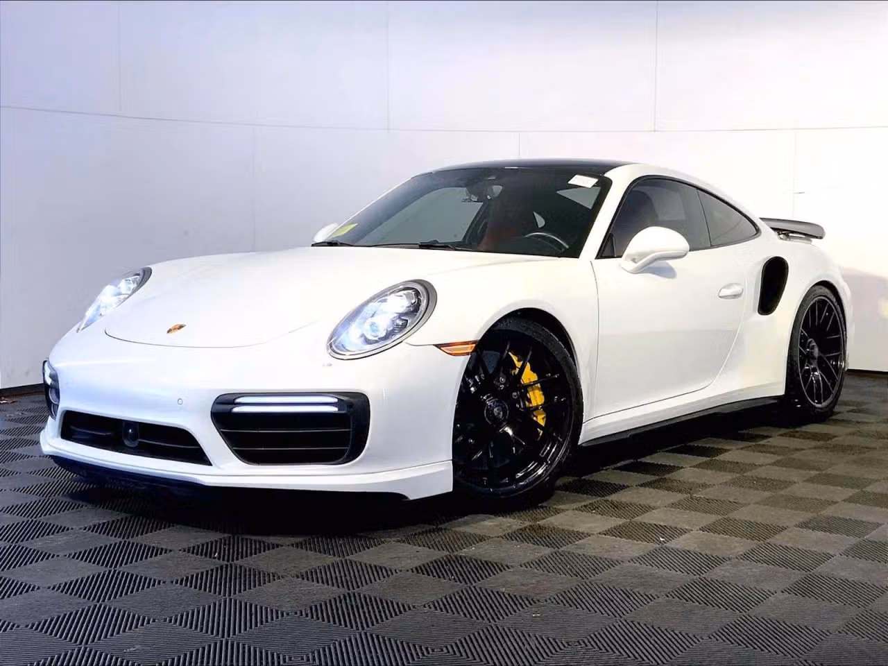 
           
        2017 Porsche 911