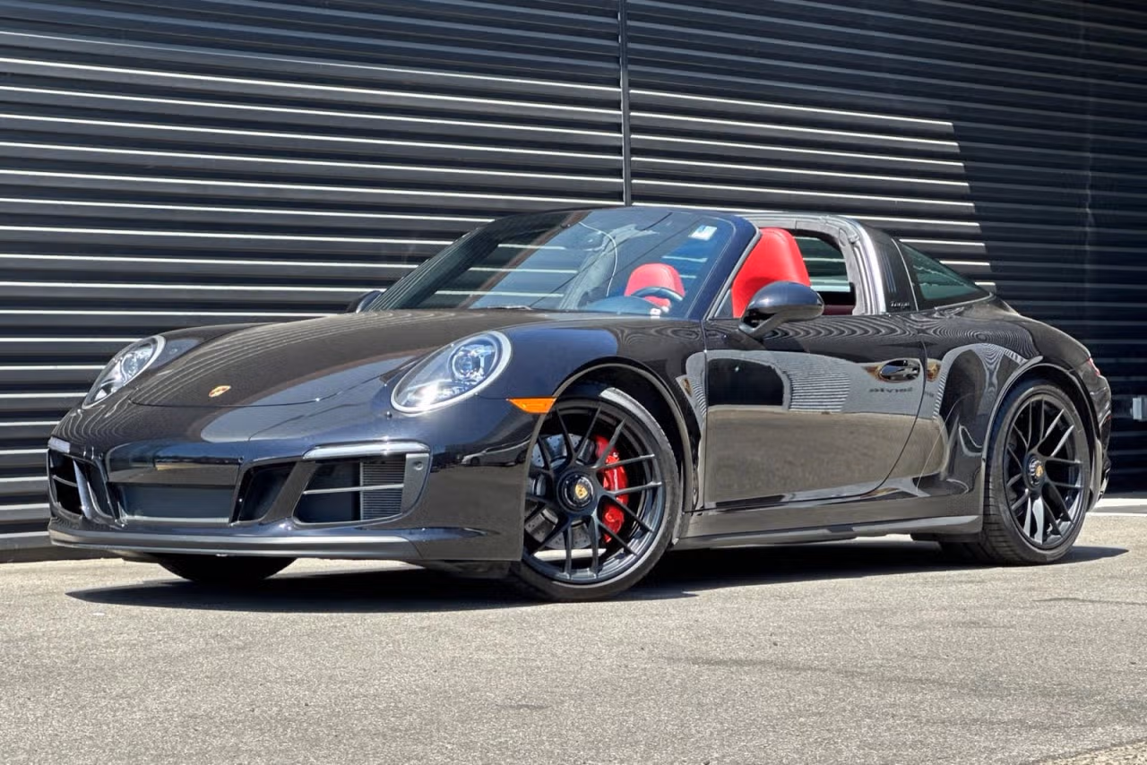 
           
        2017 Porsche 911