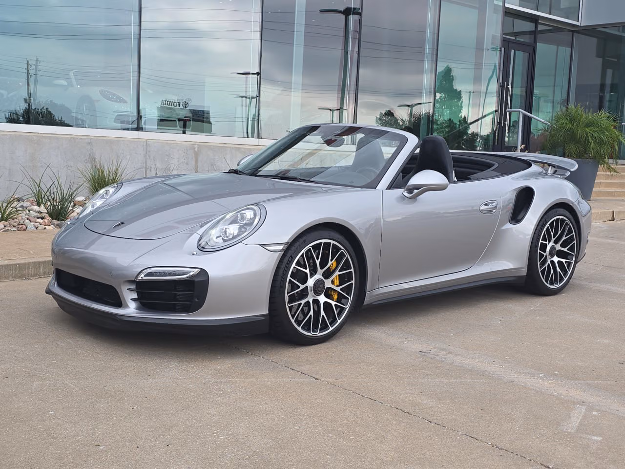 
           
        2016 Porsche 911