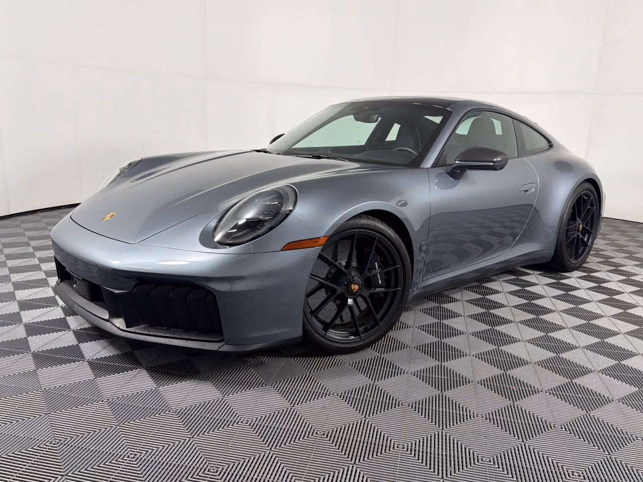 
           
        2025 Porsche 911