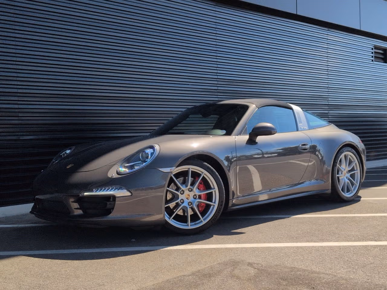 
           
        2015 Porsche 911