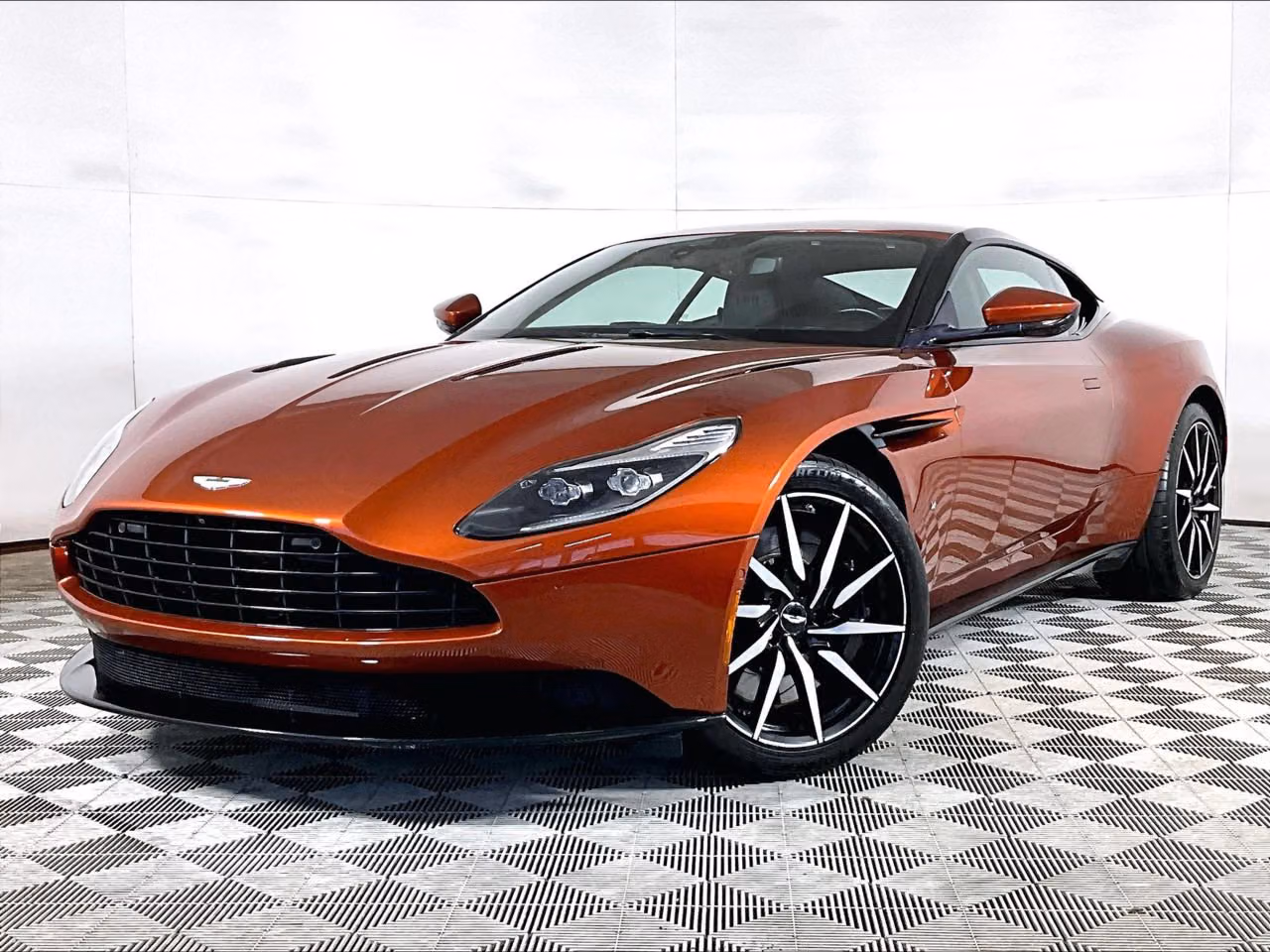 
           
        2017 Aston Martin DB11