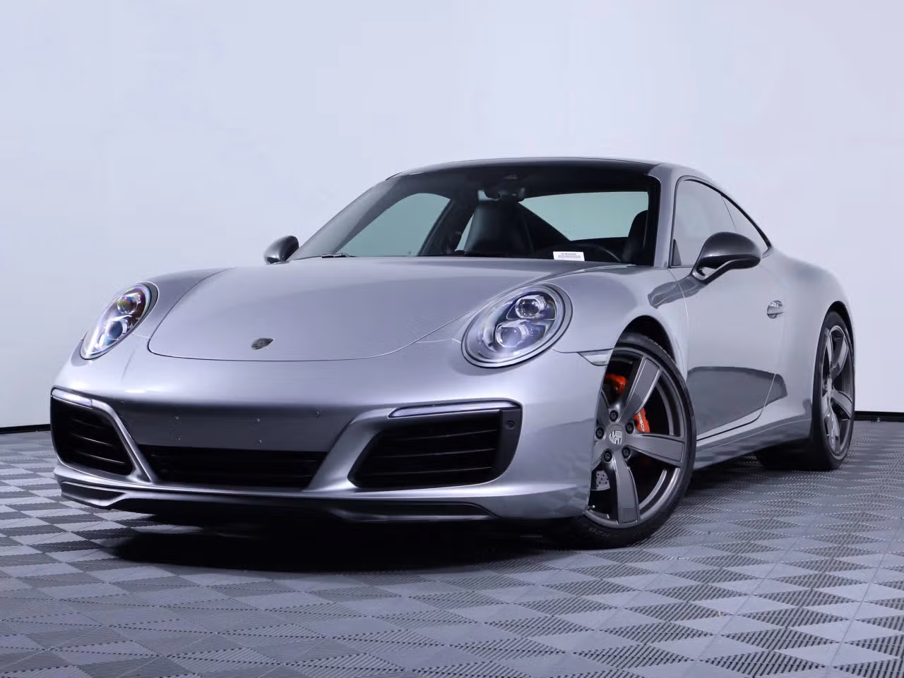 
           
        2018 Porsche 911