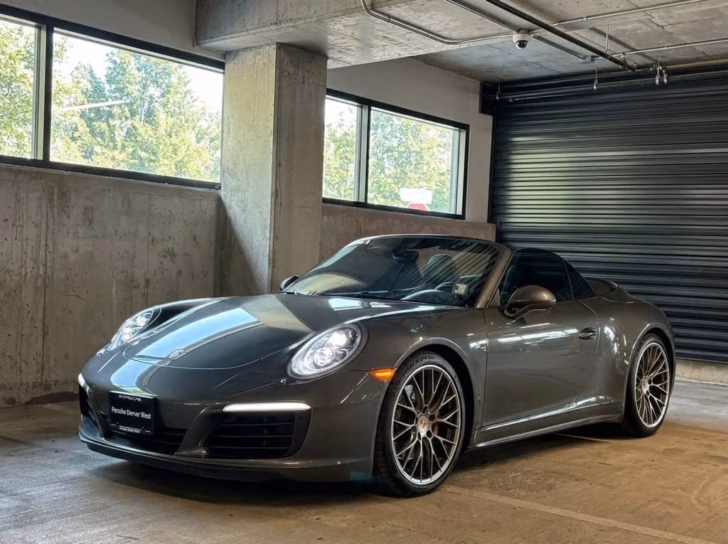 
           
        2017 Porsche 911