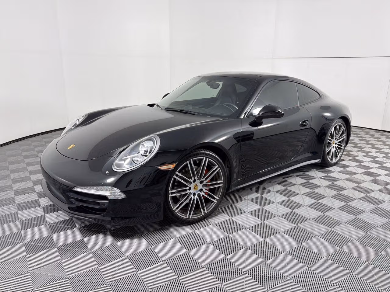 
           
        2015 Porsche 911