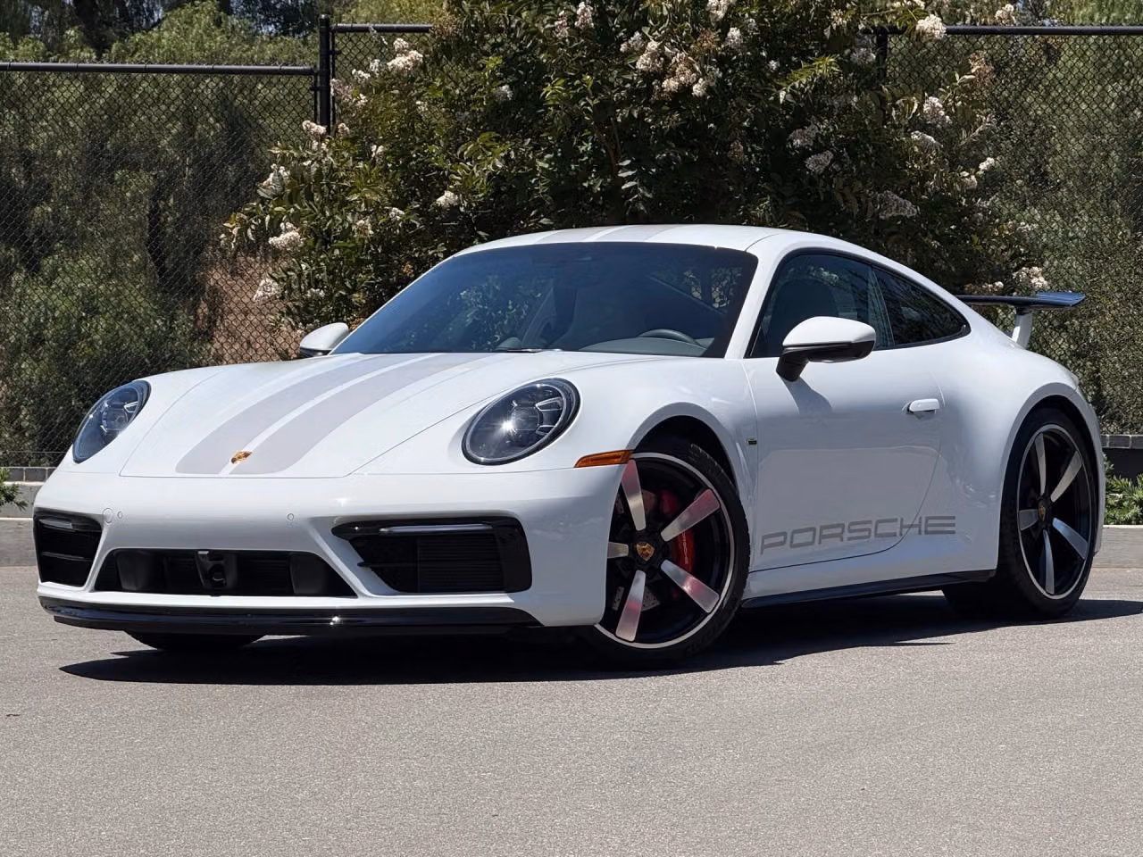 
           
        2024 Porsche 911