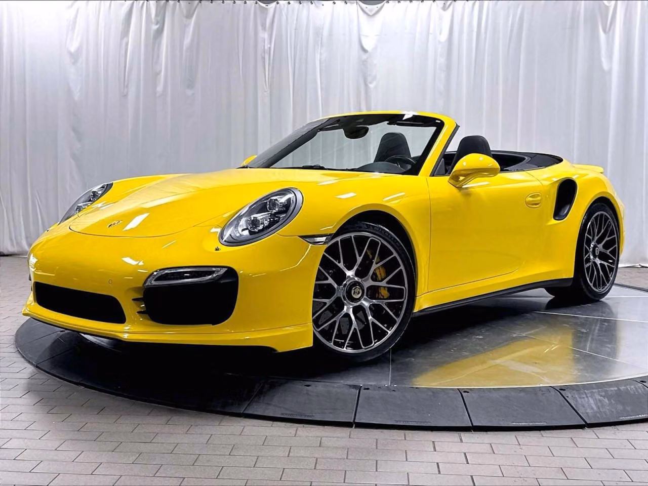 
           
        2014 Porsche 911