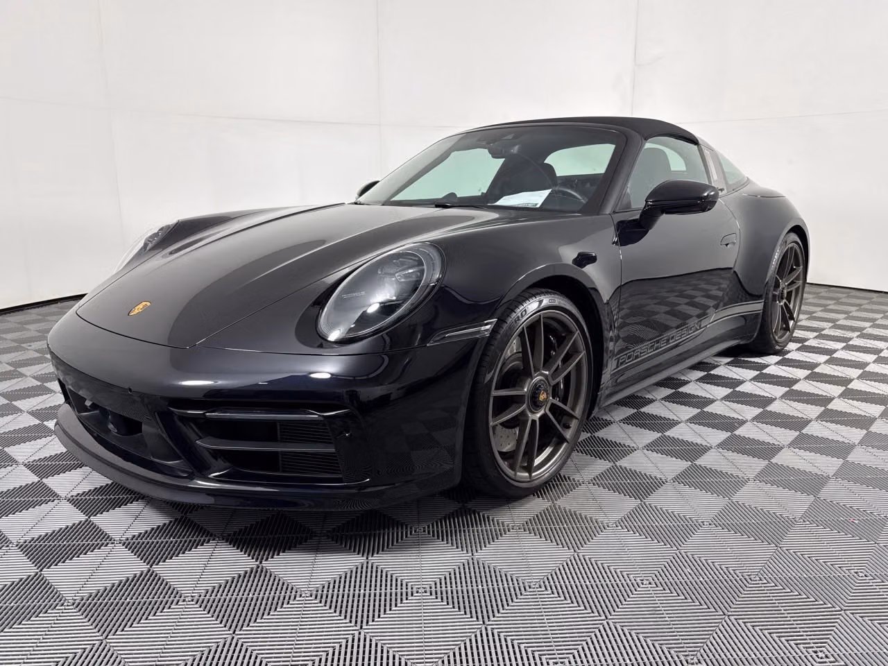 
           
        2023 Porsche 911