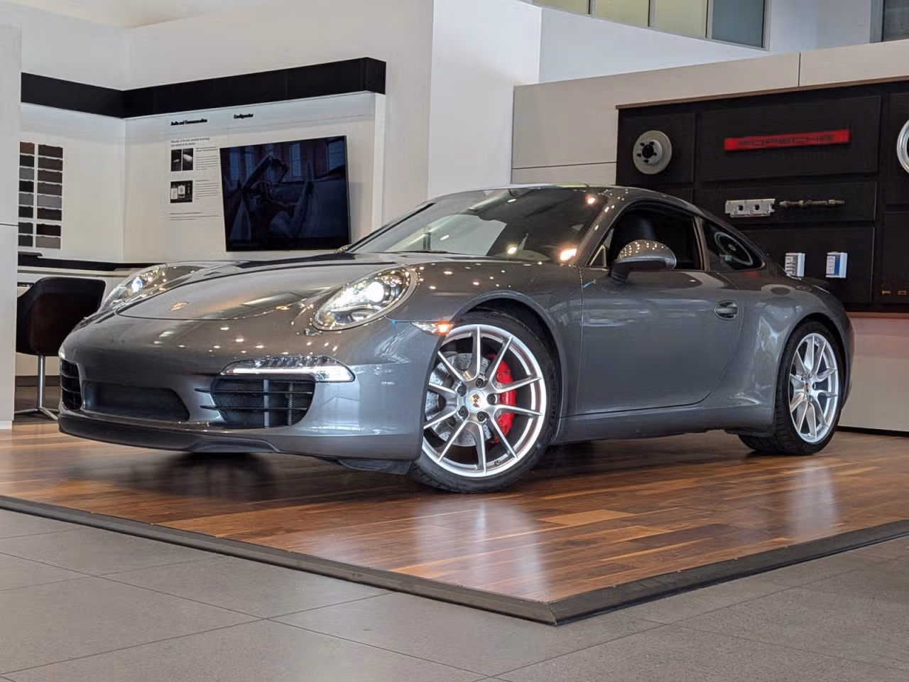 
           
        2014 Porsche 911