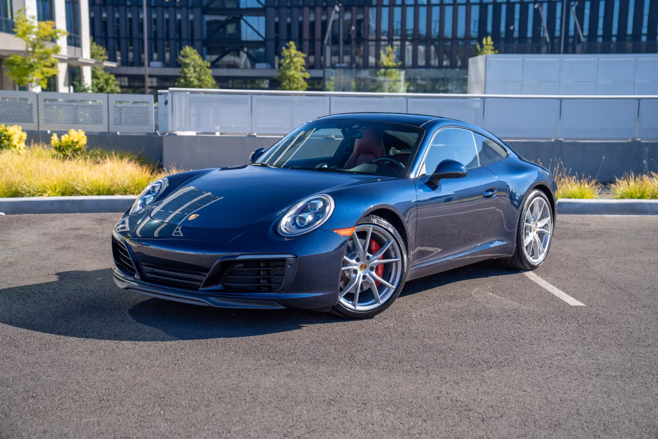 
           
        2018 Porsche 911
