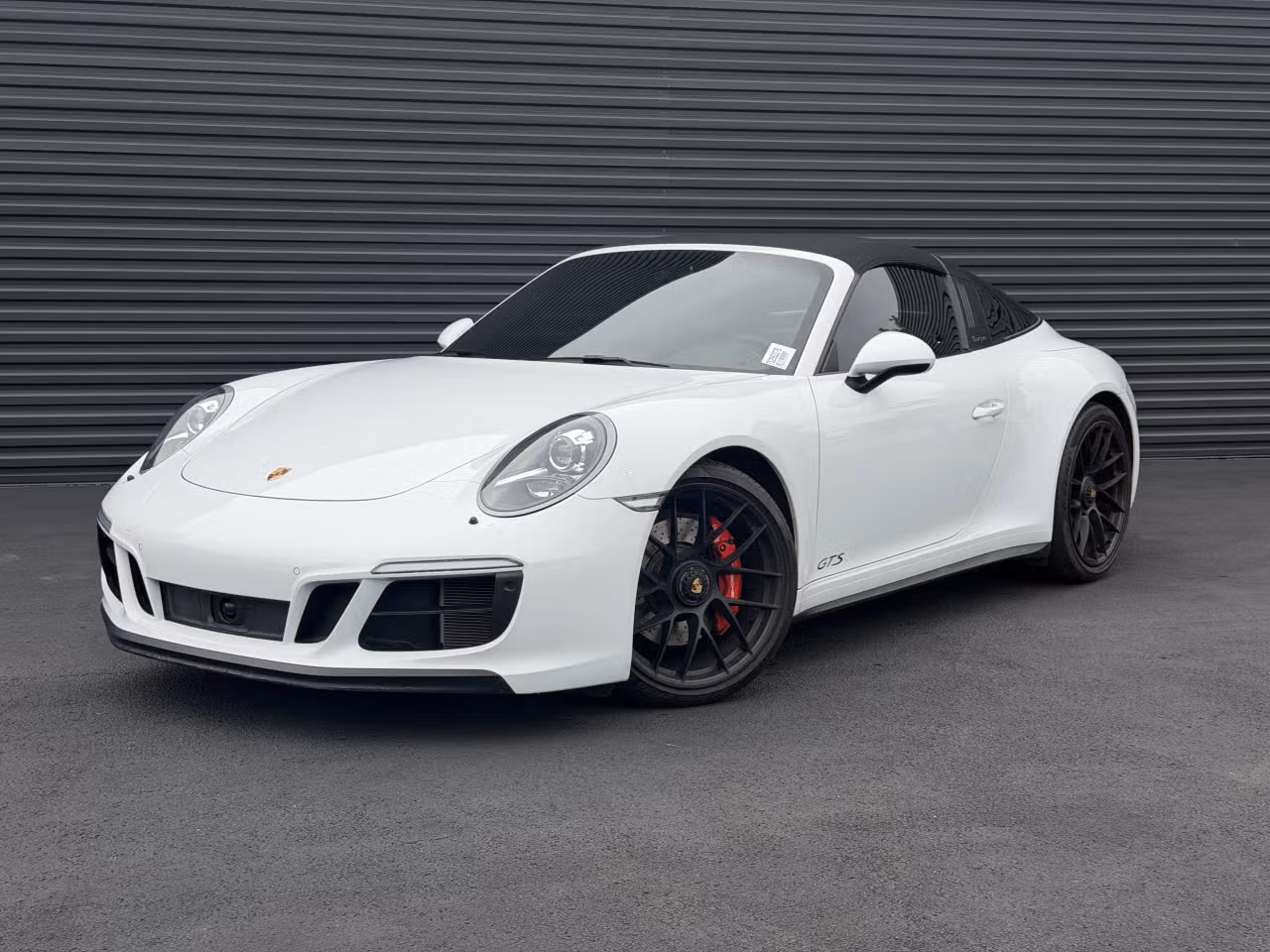 
           
        2018 Porsche 911