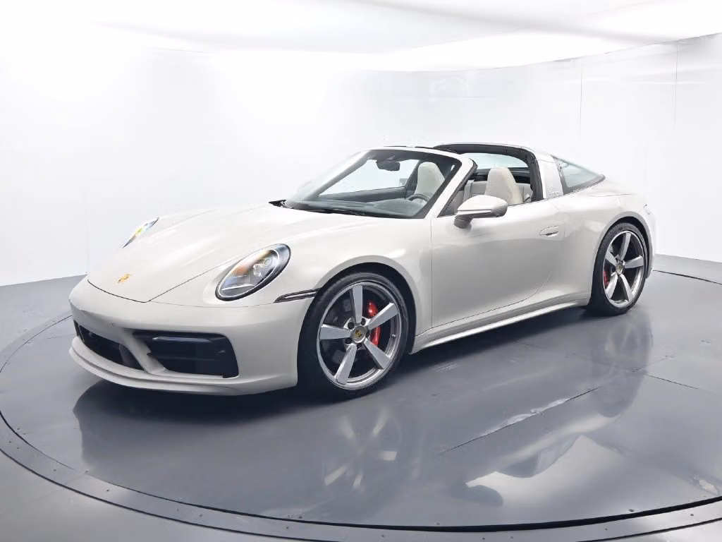 
           
        2022 Porsche 911