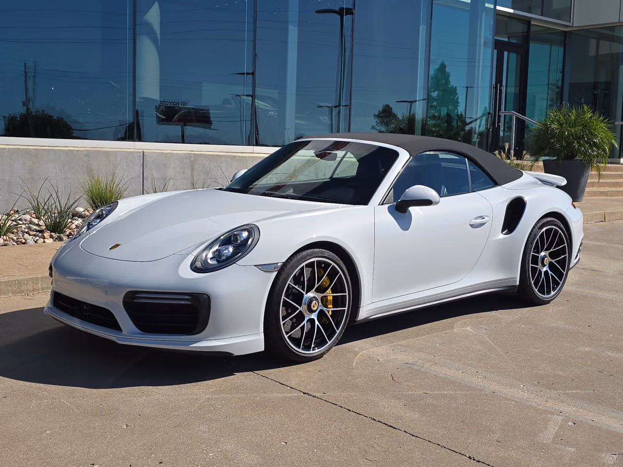 
           
        2019 Porsche 911