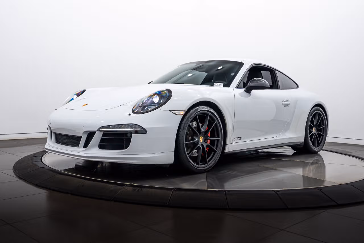 
           
        2015 Porsche 911