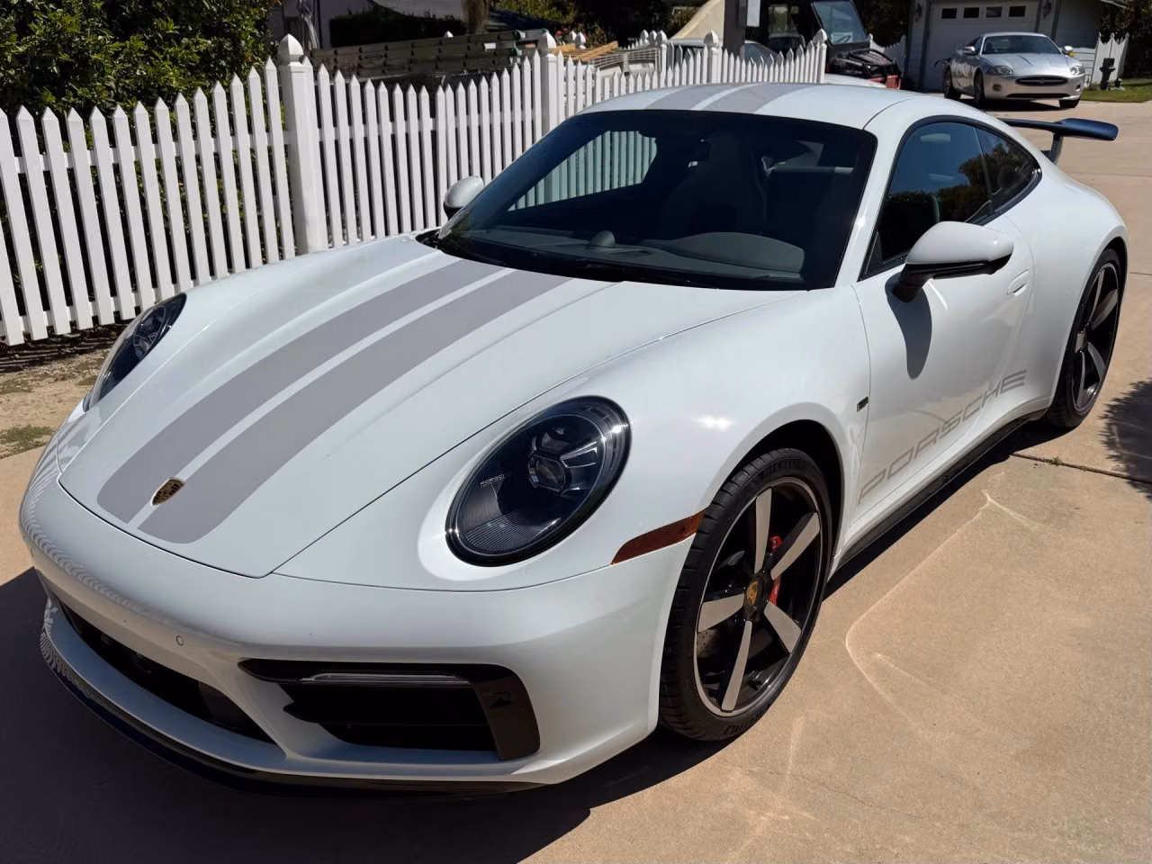 
           
        2024 Porsche 911